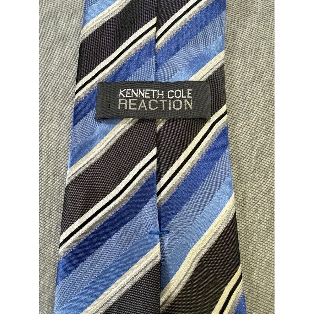 Kenneth Cole Reaction Mens Silk‎ Tie Blue Black White Diagonal Striped Classic
